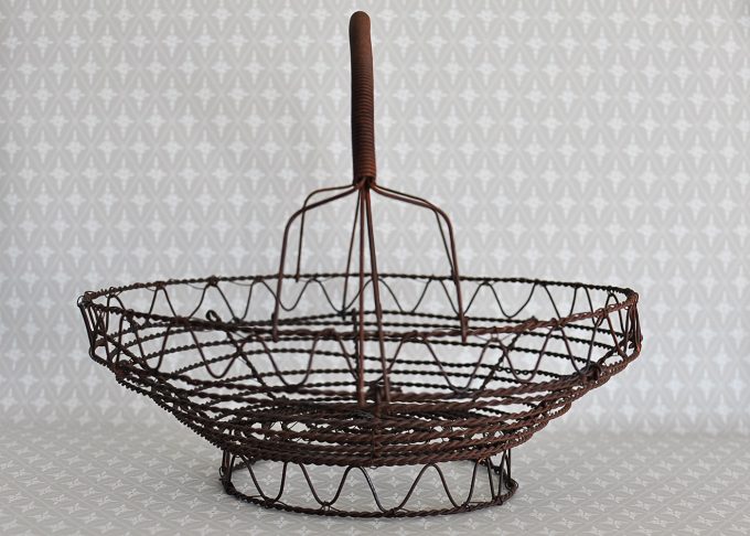 Small round brown wire basket | Jeanne d Árc Living | Willekulla Country Style | Front