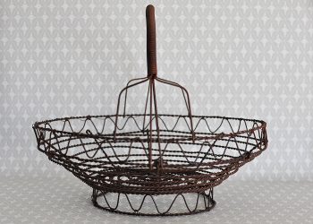 Medium Round Brown Wire Basket | Jeanne d Árc Living | Willekulla Country Style | Front