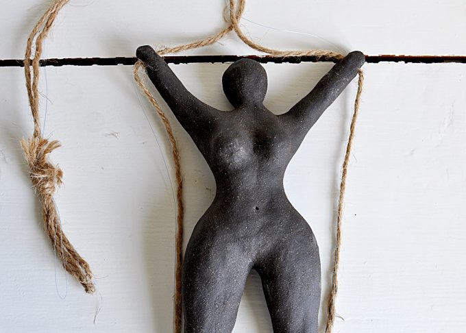 Handgjord skulptur "Linnea" | Egenhändigt | Willekulla Lantlig Inredning | närbild