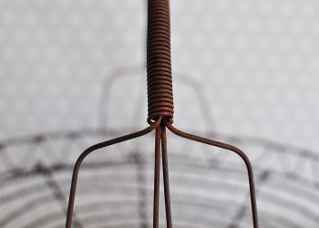 Liten rund brun trådkorg | Jeanne d Árc Living | Willekulla Lantlig Inredning | närbild