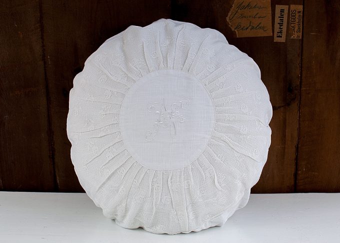 Monogrammed Pillowcase Round White 45 cm - Front