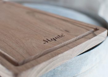 Small Cutting Board Acacia Wood Mynte from Ib Laursen - Closeup