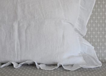 White Linen Pillowcase 40×60 cm (Pillow included) | So Linen | Willekulla Country Style | Front