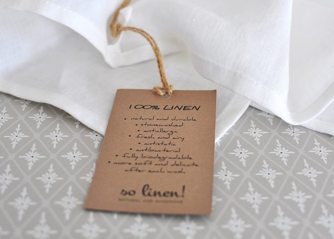 White Linen Kitchen Towel 70×45 cm | So Linen | Willekulla Country Style | Closeup