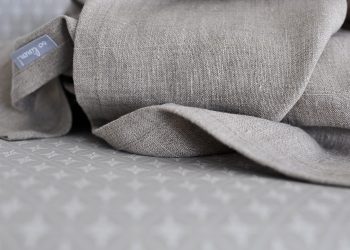 Naturfärgad badhandduk i linne 70x140cm | So Linen | Willekulla Lantlig Inredning | närbild