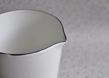 Vit emaljkanna 1 liter | Ib Laursen | Willekulla Lantlig Inredning | närbild