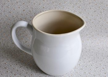 Large White Jug in Stoneware 2.5 L | Ib Laursen | Willekulla Country Style | Side