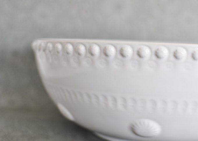 Large White Salad Bowl “Daisy” | PotteryJo | Willekulla Country Style | Closeup