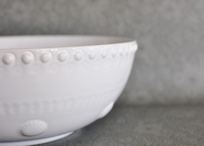 Large White Salad Bowl “Daisy” | PotteryJo | Willekulla Country Style | Side