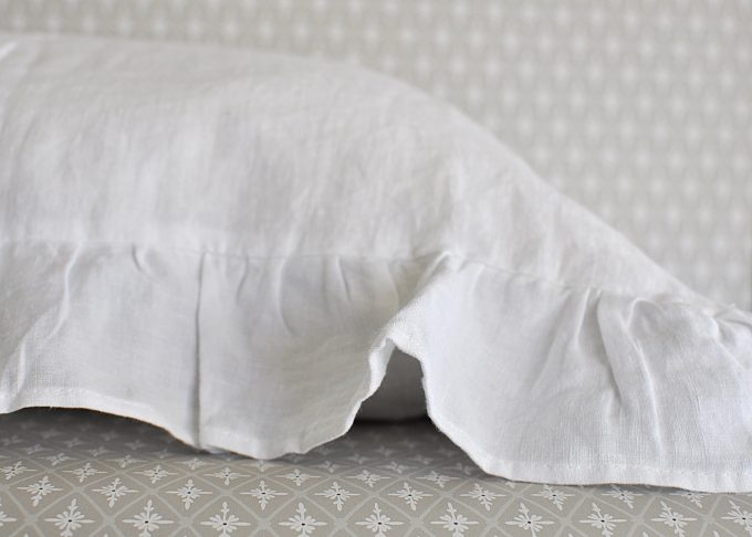 White Linen Pillowcase 40×60 cm (Pillow included) | So Linen | Willekulla Country Style | Side