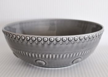 Grå stor salladsskål i keramik “Daisy” | PotteryJo | Willekulla Lantlig Inredning | insida
