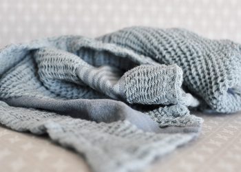 Striped white and blue towel | Soulosofie | Willekulla Country Style | Side