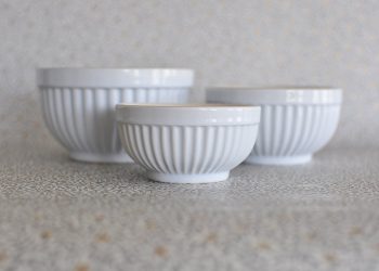 Mynte tre vita skålar i porslin | Ib Laursen | Willekulla Lantlig Inredning | sida