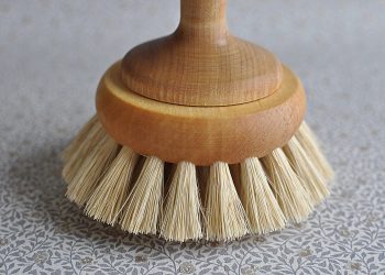 Handmade Bathtub Brush in Oiled Maple | Iris Hantverk | Willekulla Country Style | Closeup
