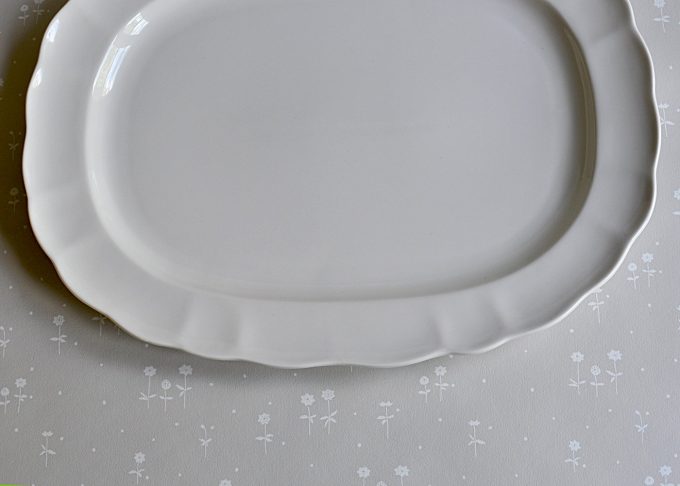Large Cream White Serving Dish | Jeanne d’Arc Living | Willekulla Country Style | Side