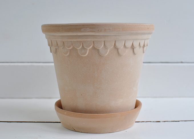 Handmade Flowerpot Terracotta ⌀ 14 cm “Copenhagen” | Bergs Potter | Willekulla Country Style | Front