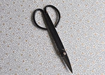 Lång metall sax i vintage stil | Ib Laursen | Willekulla Lantlig Inredning | helhetsbild