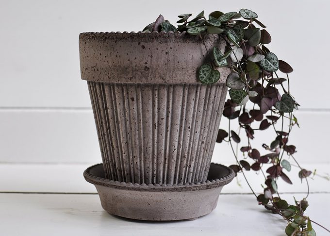 Grey Handmade Flowerpot ⌀ 14 cm “Simona” | Bergs Potter | Willekulla Country Style | Frontside