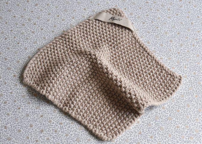 Knitted Pot Holder in Sand Color | Ib Laursen | Willekulla Country Style | Front