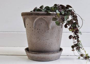 Grey Handmade Flowerpot ⌀ 16 cm “Elizabeth” | Bergs Potter | Willekulla Country Style | Front