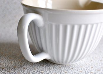 White Serving Bowl Medium Size | Ib Laursen | Willekulla Country Style | Side